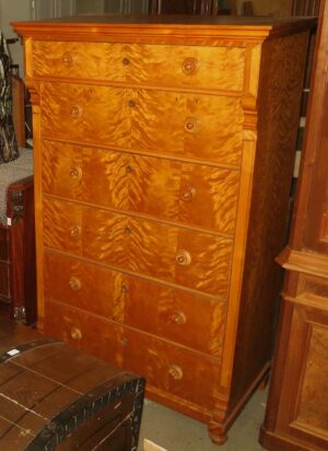 Berliner Chiffonière aus Birkenholz