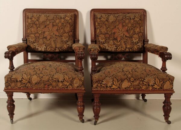 Zwei Sessel und zwei Stühle aus der Gründerzeit