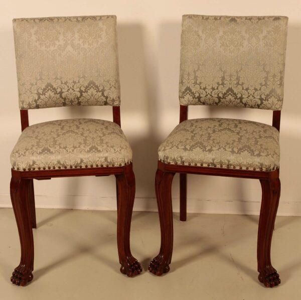 Zwei Neorenaissance Stühle mit Tatzenfüßen