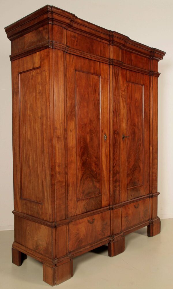 Aussergewöhnlicher Biedermeier Wäscheschrank